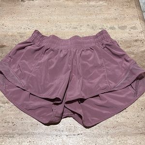 LuluLemon Hotty Hot Shorts 2.5